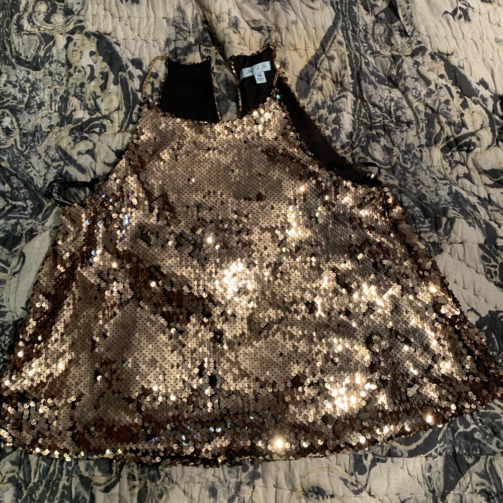 Beautiful front and back gold sequin top